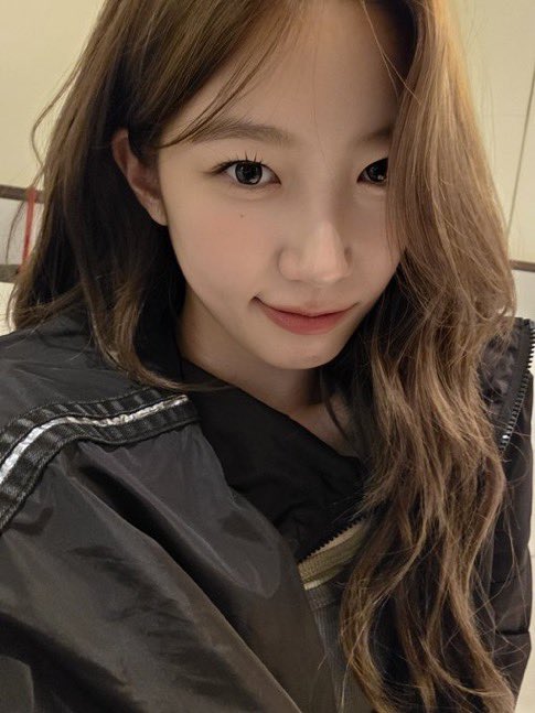 KazuhaFr_Fan's tweet photo. ⦅ 💌 ⦆◇ ZUHAVERSE
⇢ #KAZUHA a envoyé des photos en DM !
。✿ #르세라핌 #LE_SSERAFIM
#카즈하 #KAZUHA #カズハ #LESSERAFIM_HOT https://t.co/I8WOnUHKBp