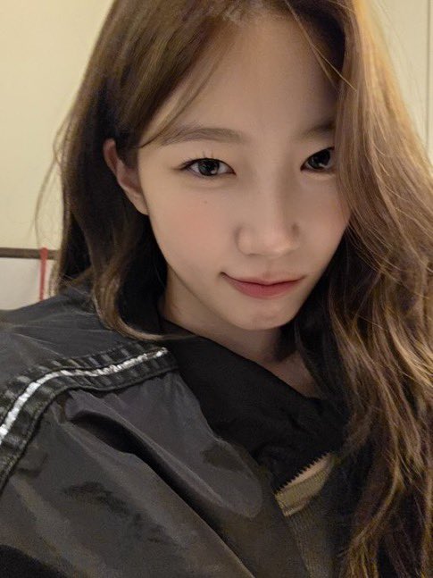 KazuhaFr_Fan's tweet photo. ⦅ 💌 ⦆◇ ZUHAVERSE
⇢ #KAZUHA a envoyé des photos en DM !
。✿ #르세라핌 #LE_SSERAFIM
#카즈하 #KAZUHA #カズハ #LESSERAFIM_HOT https://t.co/I8WOnUHKBp