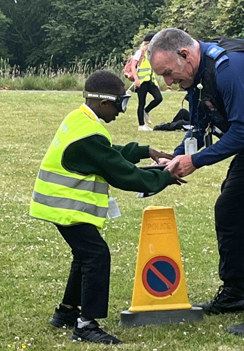 EACTBannermanRd's tweet photo. Our mini police go for a days training and learn about teamwork blindfolded! https://t.co/HdTP8Ygcnu