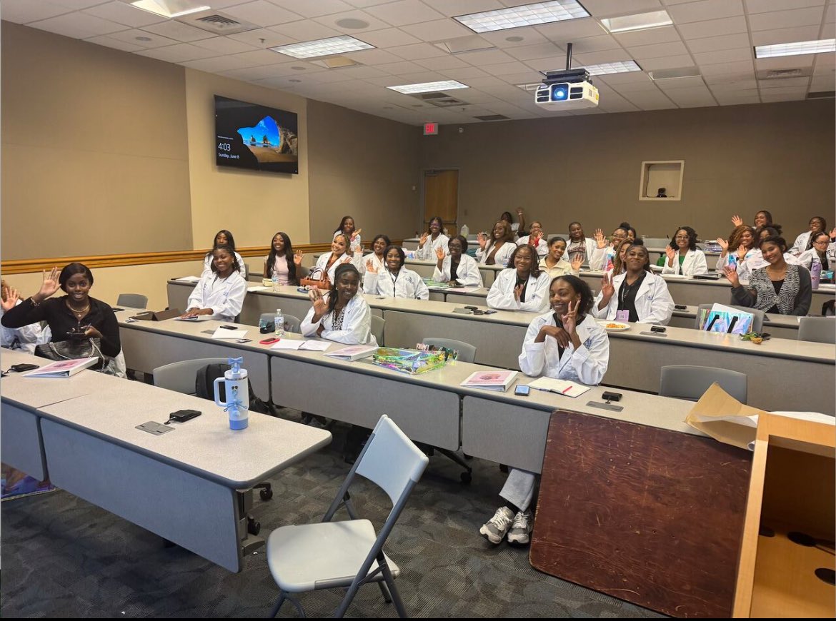 SpelmanPres's tweet image. Congratulations to Dr. Leyte Winfield on a successful Black Beauty Stemist Summit! This gathering celebrates and empowers Black women in cosmetic science —bridging beauty, brilliance and STEM. A true reflection of Spelman excellence.