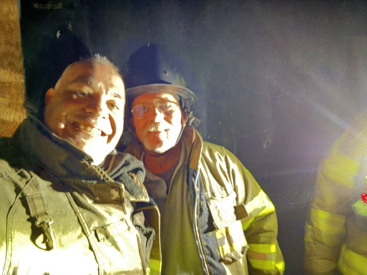 gusndwfire's tweet photo. Celebrating Father’s Day by sharing knowledge in the Mayday class! Grateful for our talented instructors and amazing students from Stafford County. Together, we’re shaping a brighter future! 🌟 #TeachingMoments #CommunitySpirit https://t.co/lFpKfK1Biu