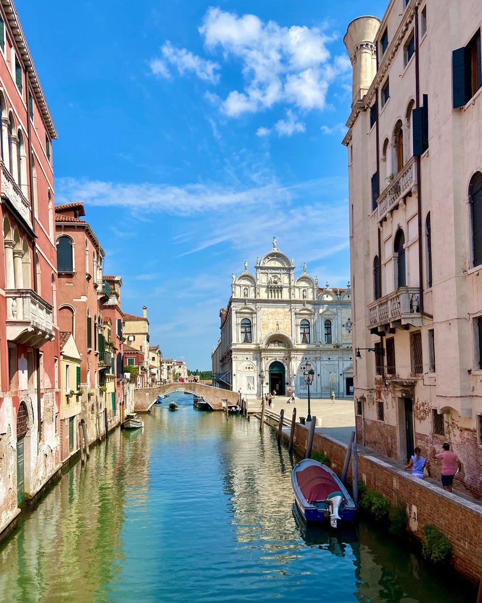 veneziaunica's tweet photo. 🌸 Uno dei gioielli rinascimentali di Venezia: la Scuola Grande di San Marco, oggi costituisce l'ingresso principale dell'Ospedale Civile. 

L’hai mai visitata?

Buongiorno da #VeneziaUnica ❤ https://t.co/XPGr8rJ9cN