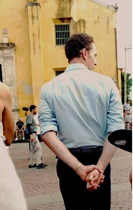 MilicaPloca's tweet image. #ManagerMonday  😼  Then and now (2015/2024)
This soft cat walk and the perfect view from behind. ⚡️🤤⚡️
#TomHiddleston #JonathanPine #TheNightManager
