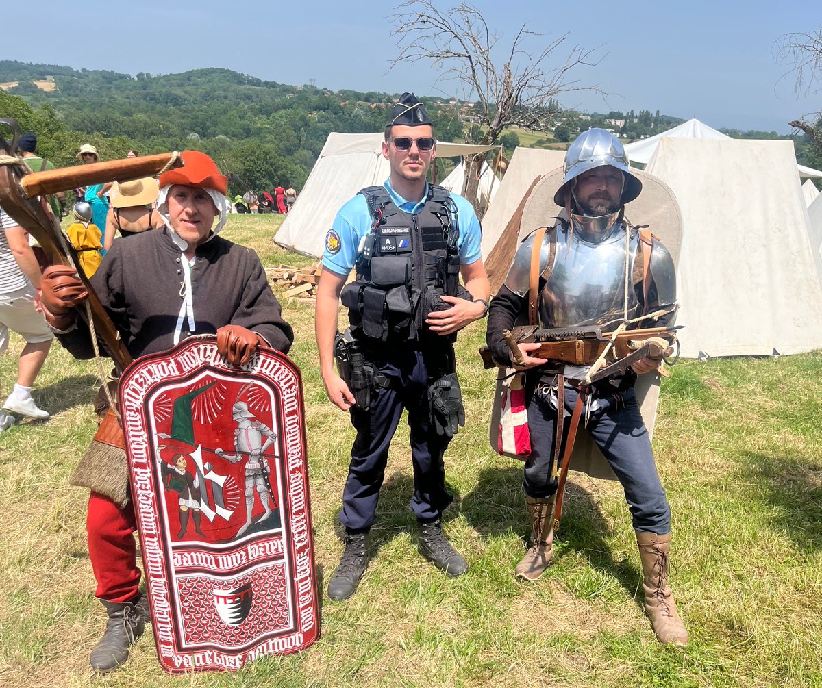 Ce W.E. à l’occasion de la fête de  « La Médiévale                 de Pérouges », un dispositif de sécurité renforcé était déployé avec les 👮‍♀️👮‍♂️ de la CoB de Meximieux, de la Cie de Trévoux, du PMO de Dagneux, et des réservistes du GGD01.
#NotreEngagementVotreSécurité