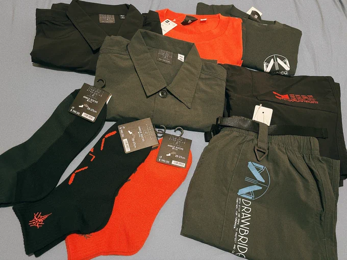デススト2とGUのコラボ、買いましたー! デザインがどれも良くてほぼ全部買いました デススト2のために2日も休み取ったから、ガチで待ちきれない!! #DeathStranding2