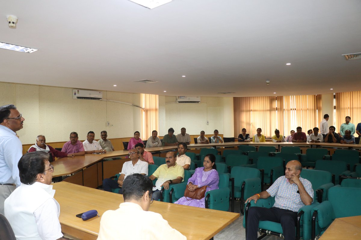 अहमदाबाद विमान दुर्घटना में लोगों की मौत पर शोक व्यक्त करने के लिए शोक सभा का आयोजन किया गया।  कार्यवाहक निदेशक प्रो ओ पी व्यास ने दिवंगत आत्माओं की शांति और शोकाकुल परिवारों को शक्ति प्रदान करने के लिए दो मिनट का मौन रखा  ।