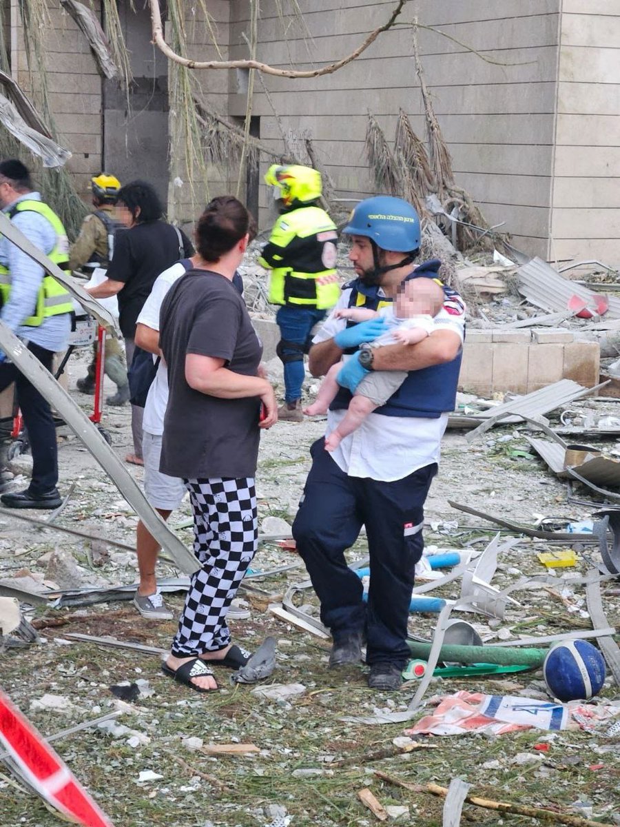 ‼️‼️ A child pulled from beneath the rubble.
Is this what Iran considers a military target?

Israel targets nuclear facilities, military infrastructure, and armed commanders.
Iran deliberately strikes civilians.

There is a clear moral divide.
Israel fights with precision and
