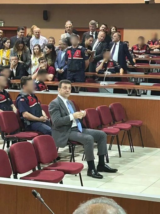 Halkımızın''Hakimiyet bila kaydü şart milletindir'' sözünü anlamamış olmasının bedeli, en güçlü Cumhurbaşkanı adayı Ekrem İmamoğlu'nu bu pozisyonda görmektir. Üzülerek söylüyorum ki bu bedel, maalesef an hafif bedellerden biri olacak!