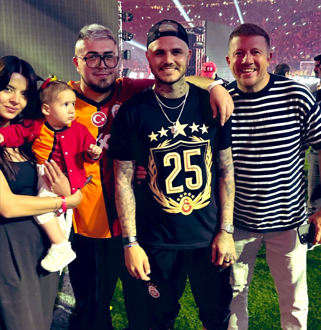 Icardi babanın pozundaki sadeliğe duruşa bak harbi seviyoruz