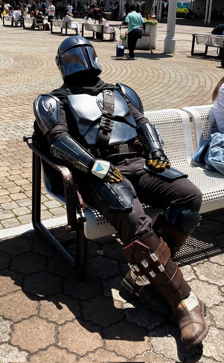 JARVIS@マンダロリアン＆イノック隊長 tweet media