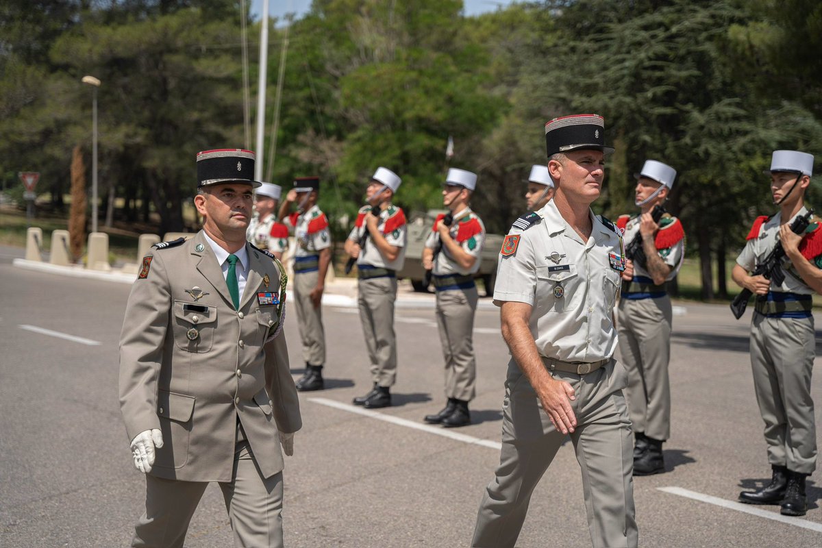 Chefdecorps1REC's tweet image. Le chef d’escadrons Julien quitte le #1REC.
Depuis 2010, il aura été chef de peloton antichar au 5e escadron, commandant d’unité de l’ECL puis chef du BRH à son retour de Saumur.
Deux fois cité, il est chevalier de la Légion d’honneur et de l’Ordre national du Mérite.