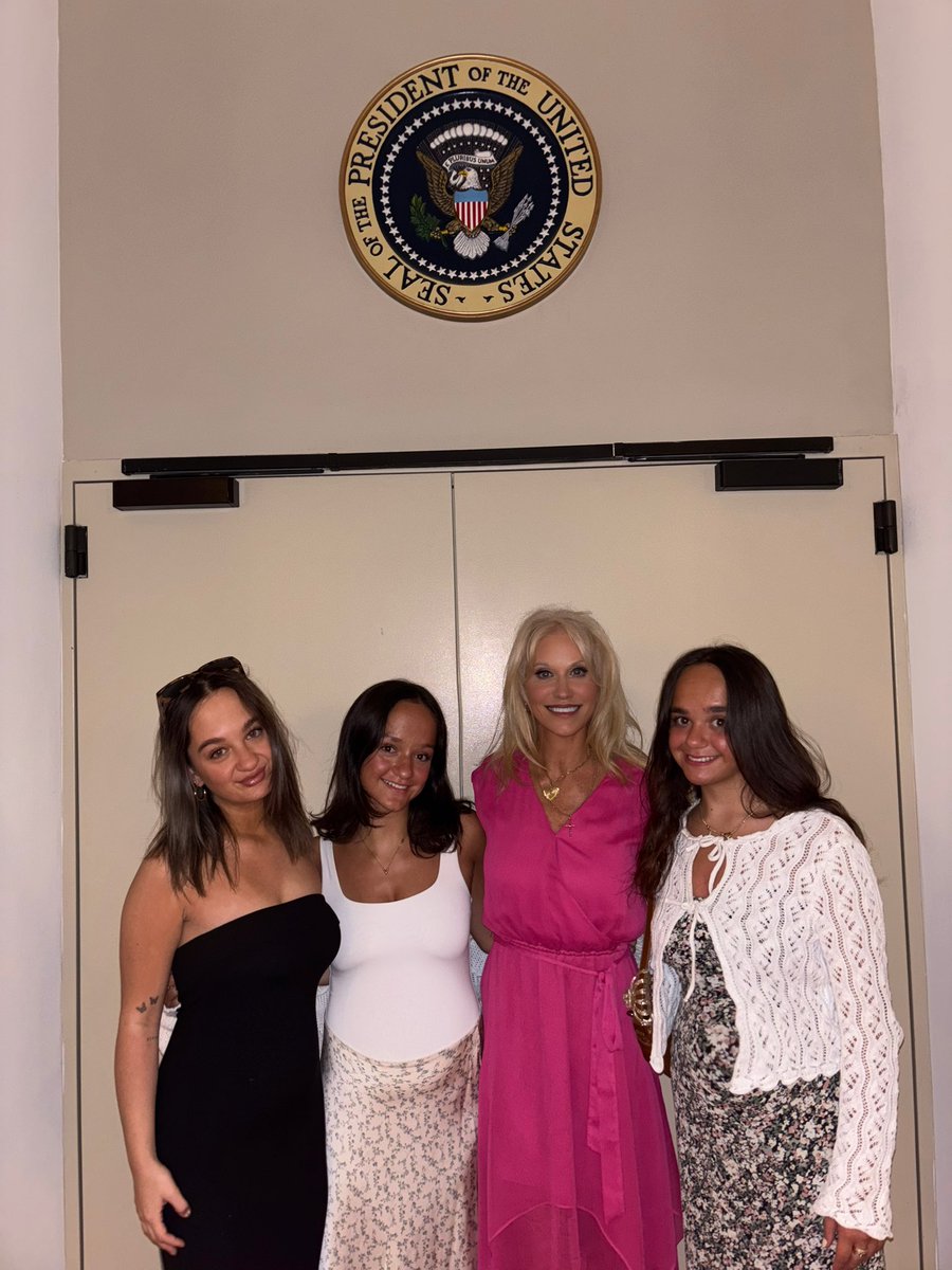 KellyannePolls's tweet image. Enjoyed my favorite show, Les Miserables, with some of my favorite people this week ❤️ 🇺🇸