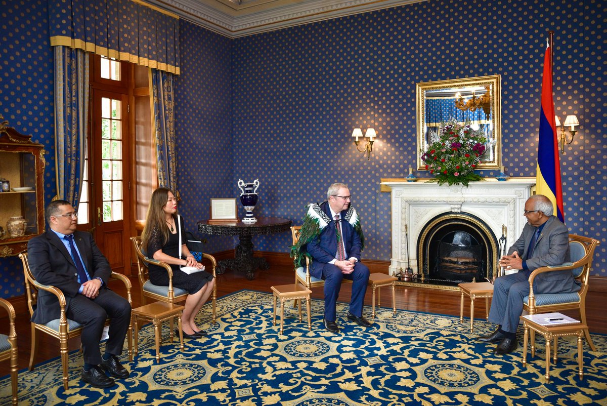 NZinSouthAfrica's tweet photo. 2 oceans, 2 islands! Honored to present credentials as New Zealand High Commissioner to the President of the Republic of Mauritius. We value democracy, governance &amp; human rights with a mutual interest in trade, education, environment &amp; fisheries &amp; working together 🇲🇺🤝🇳🇿 @MFATNZ https://t.co/3SeVMIC0Su
