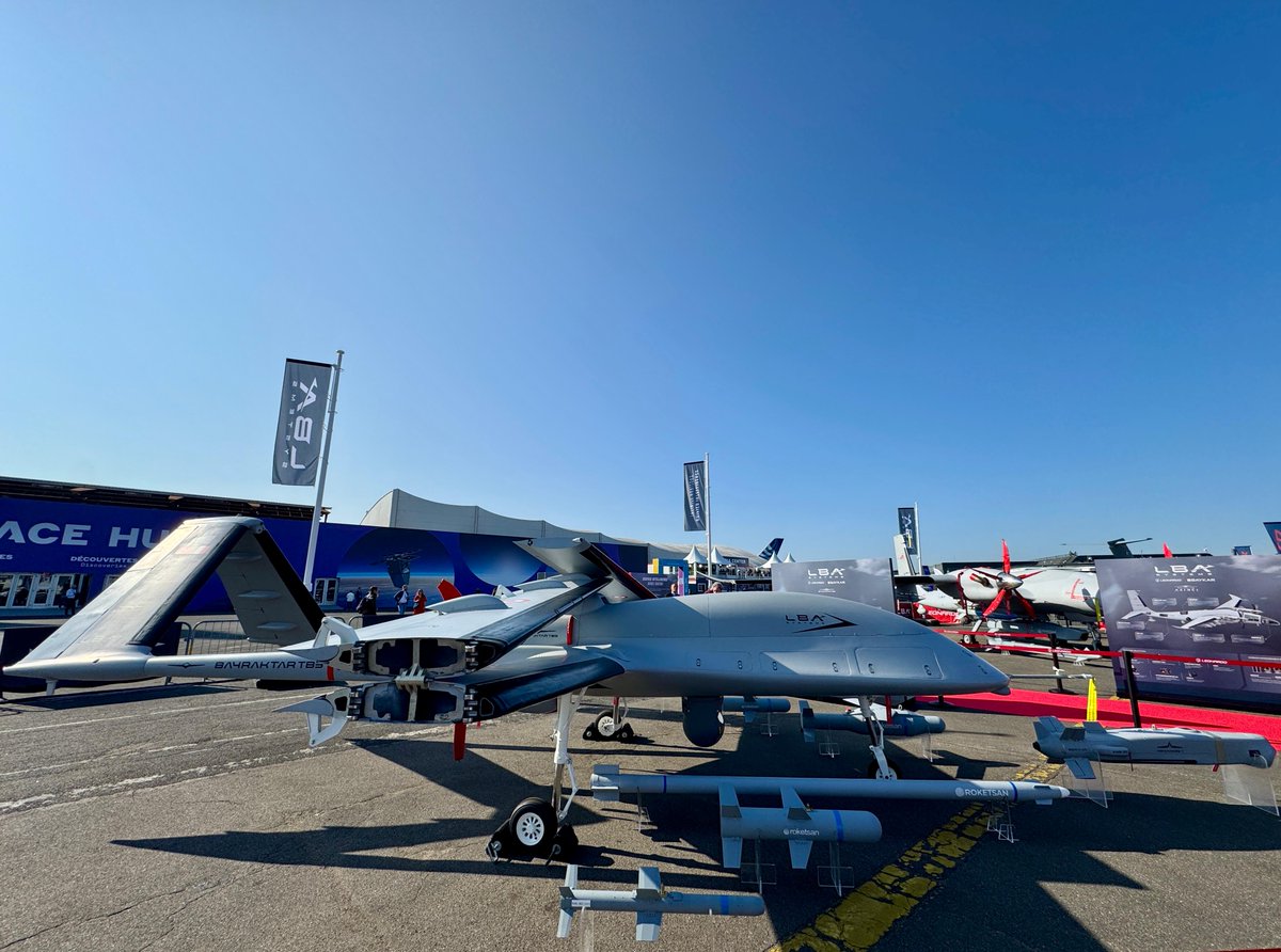 Leonardo_IT's tweet image. 🔴 #LDO_CS In occasione del #ParisAirShow, #Leonardo e #Baykar annunciano oggi la costituzione di una JV per lo sviluppo di tecnologie #unmanned. La nuova società, denominata LBA Systems, avrà sede legale e operativa in Italia. lnrdo.co/45mgZ89 #LeonardoPAS