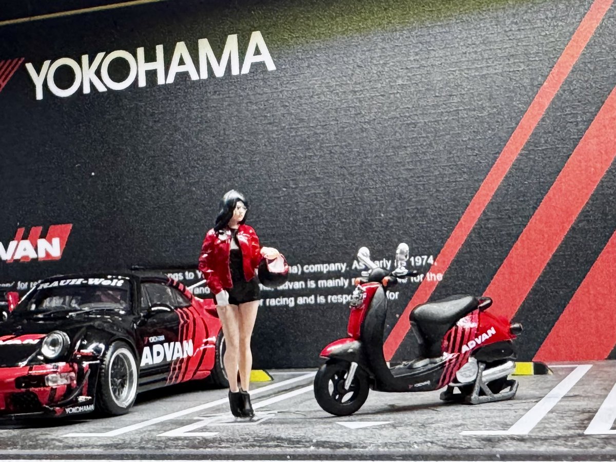 naoking185's tweet photo. ADVAN MOTORCYCLE GIRL
面白い物を手に入れた🛵❤️🖤
アドバンカラーのスクーターとアドバンギャル
#moreart https://t.co/3t3f92WlU8