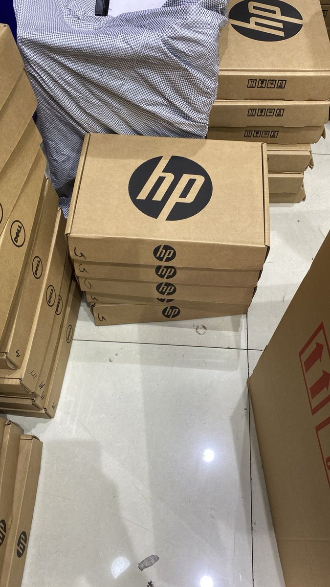 GadgetHive25's tweet image. uStokile uLomnyaka uWandile
Hau Amadhodha 😭
Please buy from us before we give these away😭😭