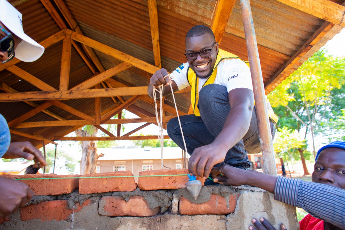 BryanMbasa's tweet photo. @mtnug @mtnmomoug @Bayobab_ @MTNGroup @clinicPesa @MoICT_Ug @its_probono @RoofingsGroupUG @MaendeleoUganda @sylmulinge @Maturusisia We're teaming up with community leaders, schools &amp; health centers to:
1.Collaborate on grassroots solutions
2.Connect through hands-on staff engagement
3. Care by responding to real everyday needs
Let’s build meaningful change, together.
#21DaysofYelloCare #ConnectingAtTheRoots https://t.co/FQiqT8fzOL