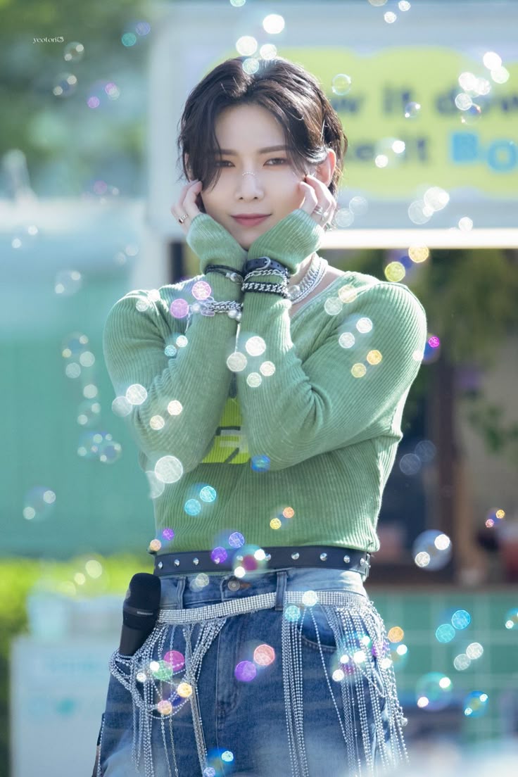 Nanimoonmo's tweet photo. @1117jongho Fav pic &amp; Fav moots 💚
@thousandsannies @_bngtn_snyndn_ 

HAPPY SUPERSTAR YEOSANG DAY
#615HugsForYEOSANG
#6월에_드리운_여상이라는_햇살 https://t.co/8eqISJRDJH