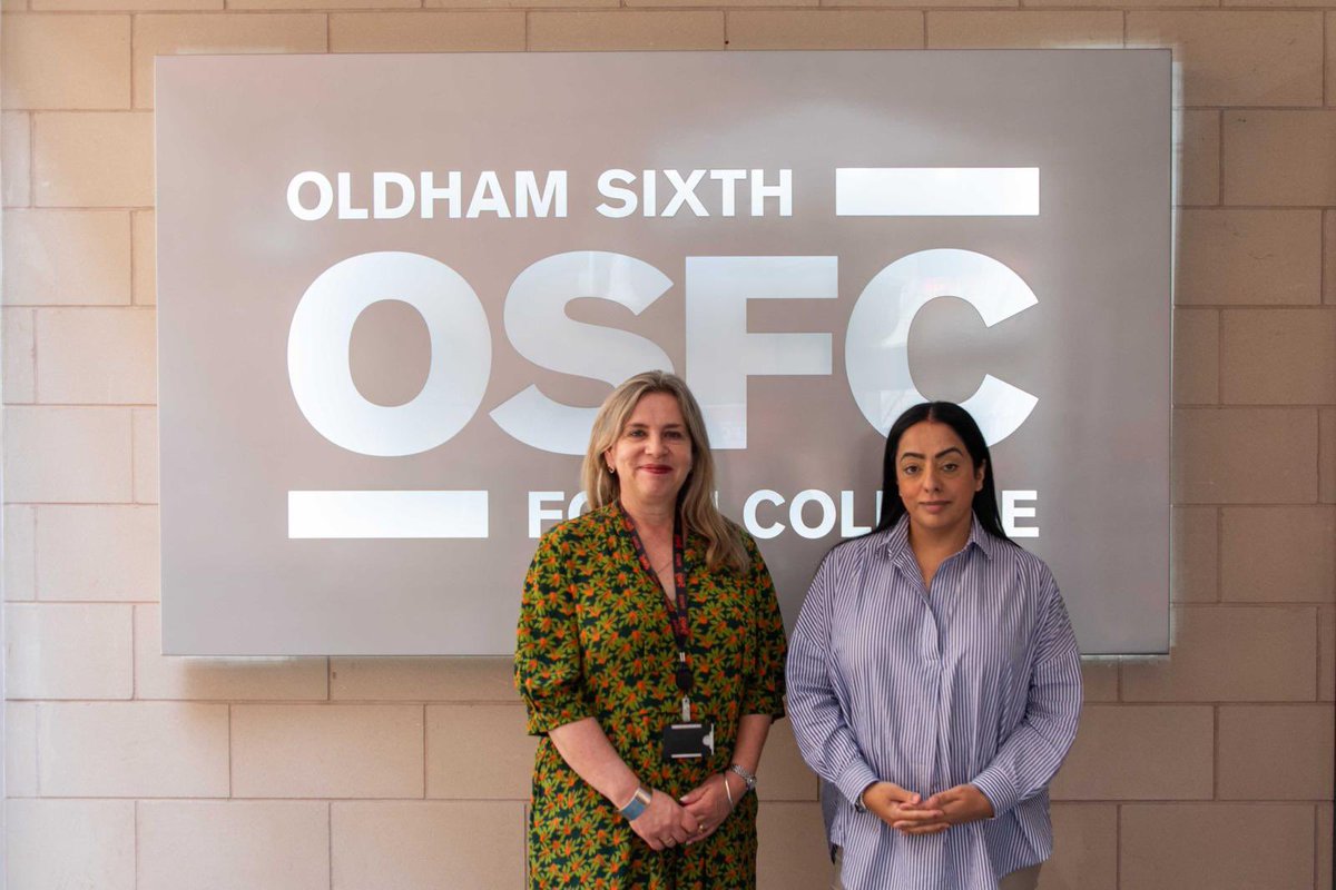 OldhamCouncil's tweet image. Cllr @shah_arooj visited Oldham Sixth Form College to meet students, hear their hopes for the future &amp;amp; share her journey into politics 🗯️

Who knows, maybe the next PM is sitting right here in Oldham 👀

Read more: oldham.gov.uk/news/article/2… 🙌
#LoveOldham #SixthForm
