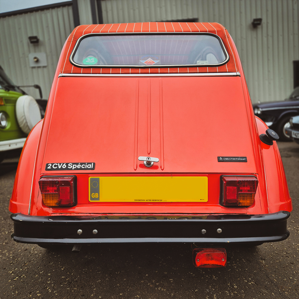 This cute little 1988 Citroen 2CV6 Special is in the workshop today. We will investigate a clutch issue and an oil leak. #citroen #citroën2cv #vintage #classiccars