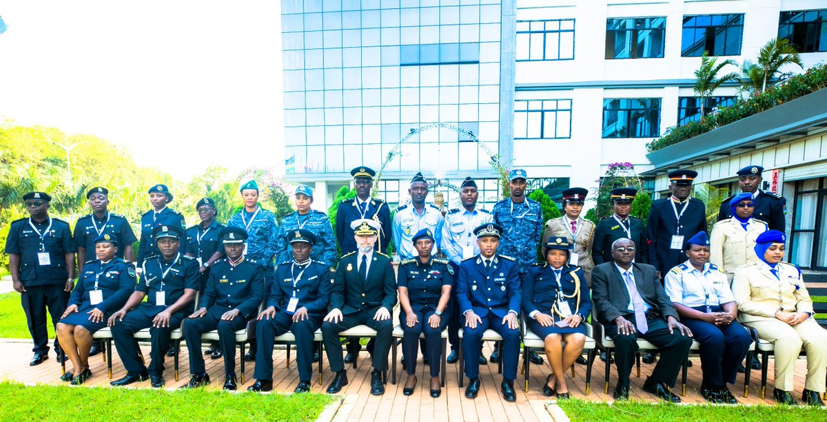 Uyu munsi,

Umuyobozi Mukuru wa Polisi wungirije ushinzwe Ubutegetsi n’Abakozi, DCG Jeanne Chantal Ujeneza, yatangije ku mugaragaro amahugurwa y’iminsi 10 ajyanye no kugenza ibyaha by'Ihohoterwa rikorerwa abakobwa n'irishingiye ku Gitsina (SGBV), abera i Kigali.

Aya mahugurwa