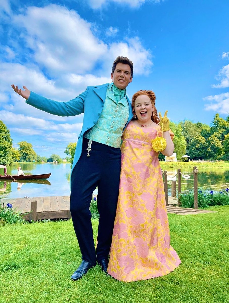 📷| NEW (old/unseen) picture of Luke Newton and Nicola Coughlan as Polin behind the scenes of Bridgerton 
S2
