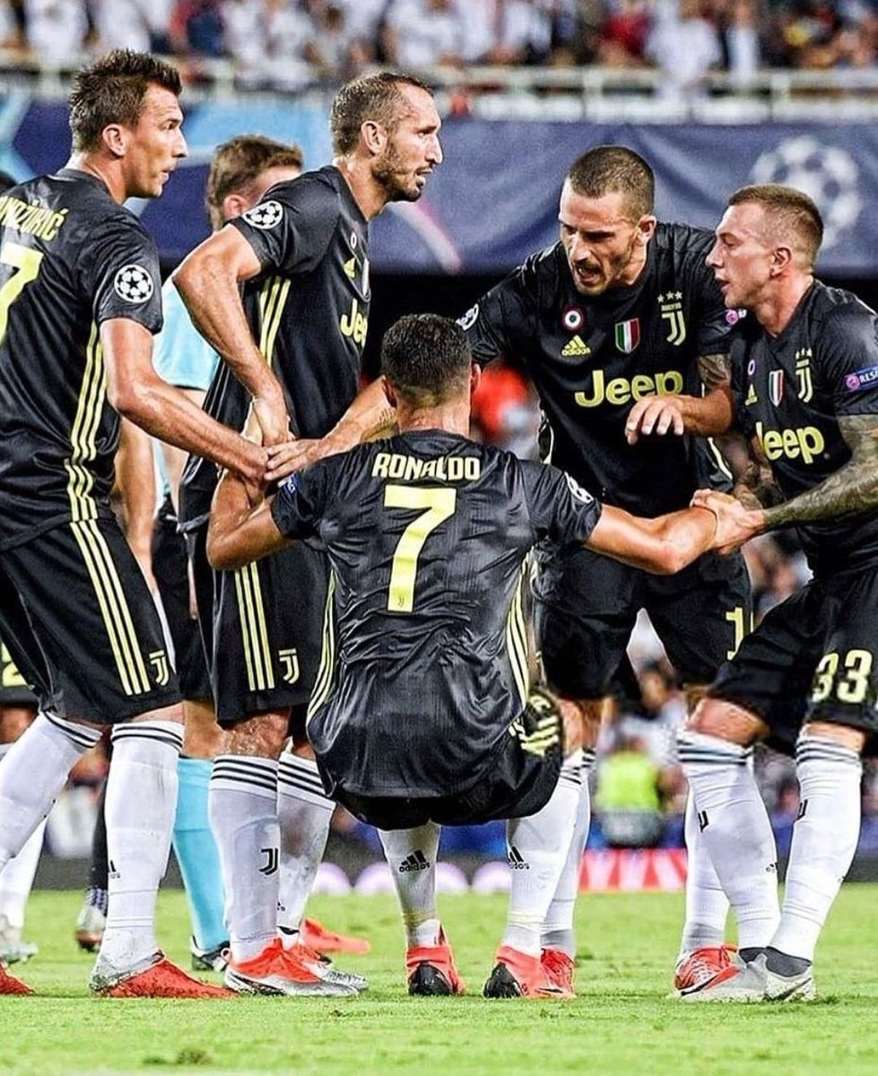 TeamCRonaldo's tweet photo. Cristiano Ronaldo is still the last player to score a Serie A hat-trick for Juventus.
 
He left in 2021. 🤯 https://t.co/05SSdPDOCZ