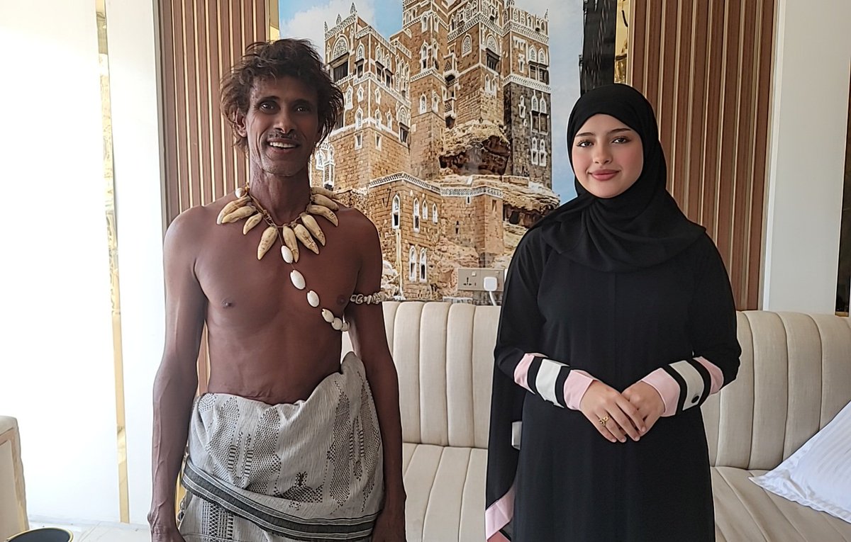 مرحبا برجل الكهف ابن سقطرى الحبيبة العم عبدالله في تعز 
محلات النهاري للاكترونيات والبطاريات 
#تعز 
#اليمن