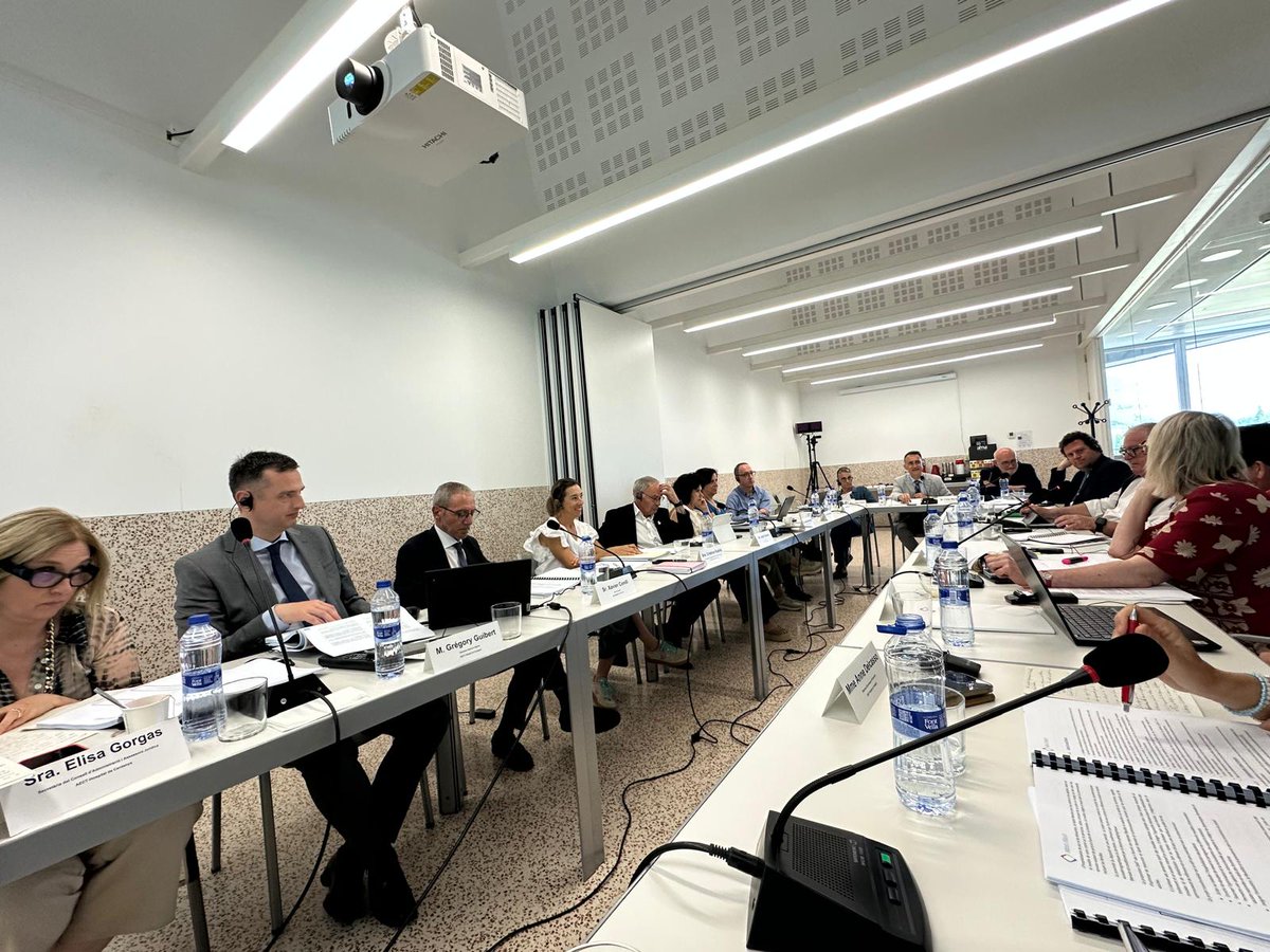Avui la vicepresidenta Cristina Rotellà Lasheras, ha assistit al Consell d’Administració de l’AECT Hospital de Cerdanya en representació del Consell.
La sessió també ha comptat amb la presència de la M. Hble. Sra. Olga Pané, consellera de <a href="/salutcat/">Salut</a> de la Generalitat de Catalunya.