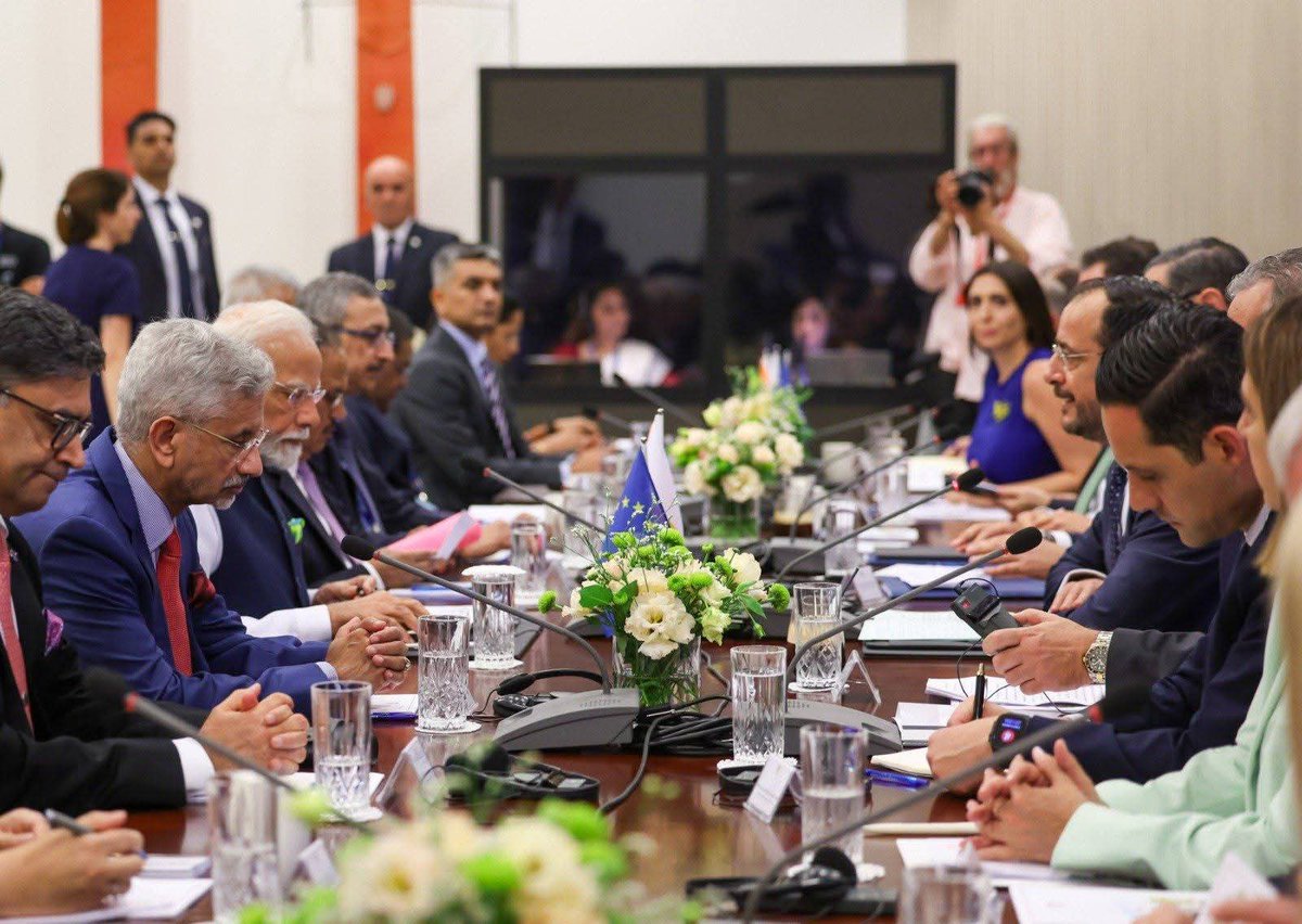 blvermaup's tweet image. मा. PM श्री @narendramodi जी और साइप्रस के माननीय राष्ट्रपति निकोस क्रिस्टोडौलिडेस जी ने भारत-साइप्रस संबंधों के सभी पहलुओं पर विस्तृत चर्चा की।
दोनों देशों के बीच रक्षा, सुरक्षा,व्यापार, प्रौद्योगिकी, स्वास्थ्य सेवा जैसे क्षेत्रों में सहयोग के बारे में चर्चा हुई।
#PMModiInCyprus