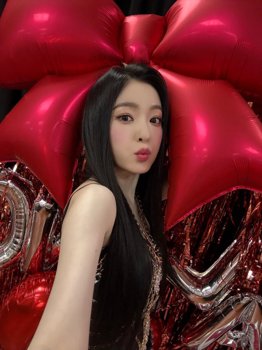 irene_global's tweet photo. [XHS] 250616

“🎀❤😘”

#IRENE #아이린 #RedVelvet @RVsmtown https://t.co/AwDcD7oj4Z