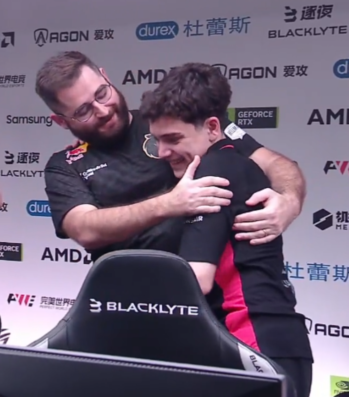 Almost 6 years ago, FalleN and snow met at "Encontro das Lendas" 🔙

In just 3 days, they’ll face each other in the Austin Major Playoffs 🥹