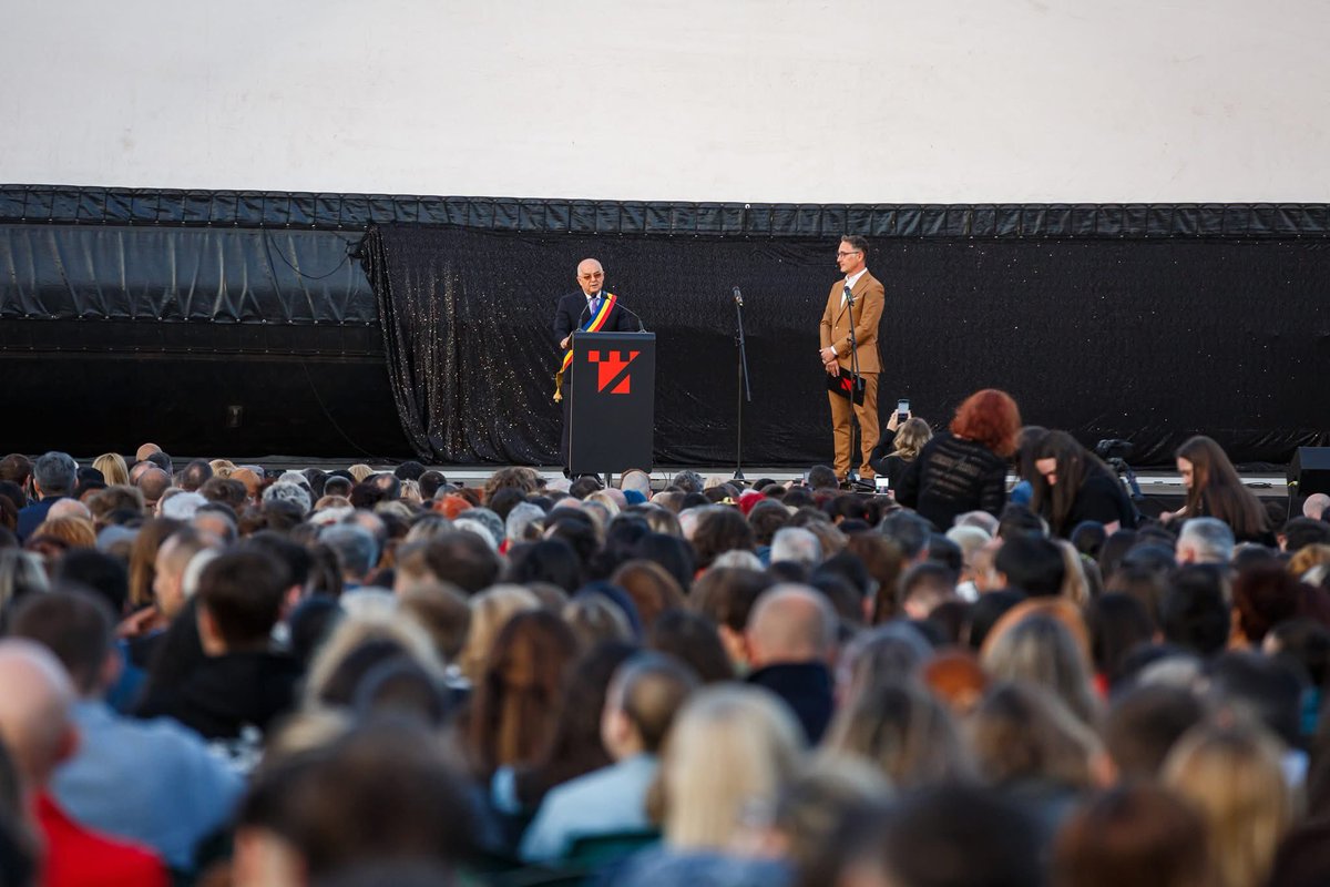 Emil_Boc's tweet photo. Cluj-Napoca becomes once again the heart of cinema! 🎥
TIFF is more than a film festival—it’s a celebration of creativity, bold ideas, and cultural dialogue. Proud to host this world-class event in our vibrant city.
#TIFF2025 #ClujIsCulture #FilmLivesHere https://t.co/4v8j1ytMCx