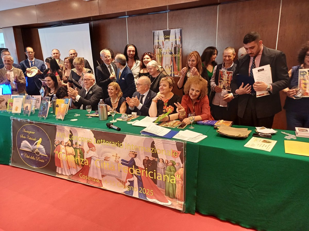 calli_01's tweet photo. Premio Conc.  Lett. Int. Cosenza Città federiciana - Menzione d'onore Libri Editi di poesia, penultima silloge "Nell'ultimo sfumare del sole"
Altri 2 premi per poesie inedite Pontremoli (La via dei Libri), e al Conc. lett. a Petrizzi (Catanzaro, Nuova Accademia dei Bronzi) 🥰 https://t.co/C7YAUu0Hxw