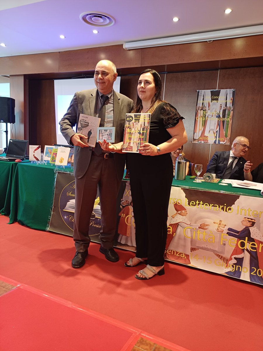 calli_01's tweet photo. Premio Conc.  Lett. Int. Cosenza Città federiciana - Menzione d'onore Libri Editi di poesia, penultima silloge "Nell'ultimo sfumare del sole"
Altri 2 premi per poesie inedite Pontremoli (La via dei Libri), e al Conc. lett. a Petrizzi (Catanzaro, Nuova Accademia dei Bronzi) 🥰 https://t.co/C7YAUu0Hxw