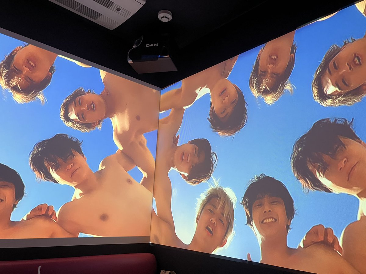 nodokawaking's tweet image. 初めてカラオケで推し会した💛💚🩵
FAM特典映像みんなで見て、デュアルプロジェクターで部屋にデカデカと裸体の推したちを映すなどして涙出るほど楽しかったぁ
 #FAMタム #timelesz