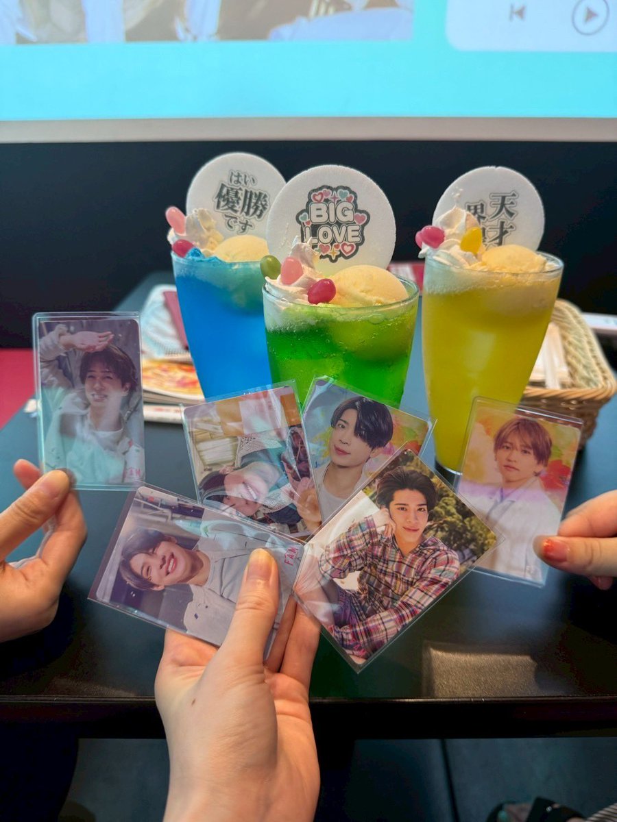nodokawaking's tweet image. 初めてカラオケで推し会した💛💚🩵
FAM特典映像みんなで見て、デュアルプロジェクターで部屋にデカデカと裸体の推したちを映すなどして涙出るほど楽しかったぁ
 #FAMタム #timelesz
