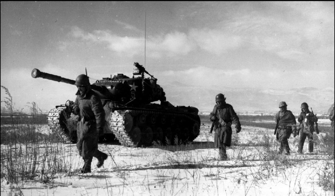 LaocoonofTroy's tweet image. American 1st Division Marines near the Chosin Reservoir with a M46 Patton tank. Korean War, 1950.