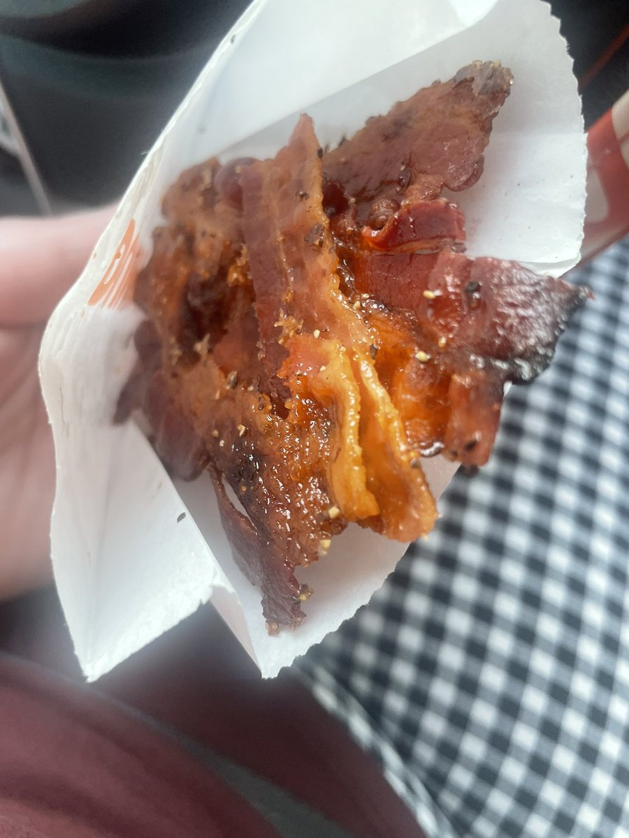 carolconqueso's tweet photo. @dunkindonuts coming to x because you never respond to the costumer service complains. Second time ive wasted money on hard burnt bacon. In addition the energy drink i got tasted like dirty water. Love wasting my money. Should have went yo dutch bros. 🤷🏼‍♀️ https://t.co/XUXW6WWzsB