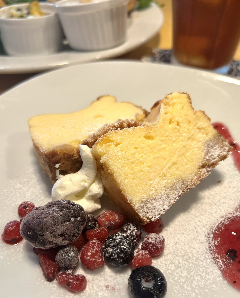 gourmet_nagoya's tweet photo. 丸の内のおしゃれカフェ『cafe KAKAOc』が国際センター駅前に移転オープン！

人気のチーズケーキはよつ葉クリームチーズを贅沢に使用していて、濃厚な美味しさとしっかりした食感が魅力

具材によって自家製パンを変えるサンドイッチもオススメです。 https://t.co/1DfOKWZfNm