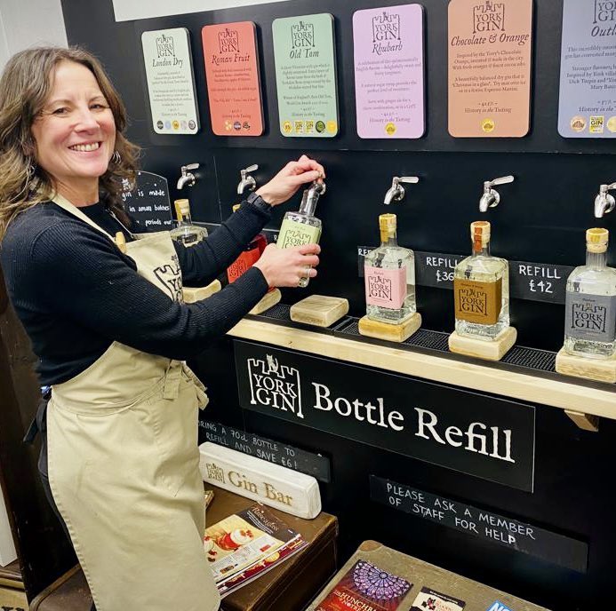 yorkgin's tweet image. 🍸♻️🍸 #WORLDREFILLDAY 🍸♻️🍸

We have *two* refill schemes:

1️⃣ Shop customers: Bring in a clean, empty spirits bottle, choose your gin to get it refilled - and get £6 off.

2️⃣ Trade customers: Order our re-usable 5-litre cans and refill your bottles - for discounts on your gin