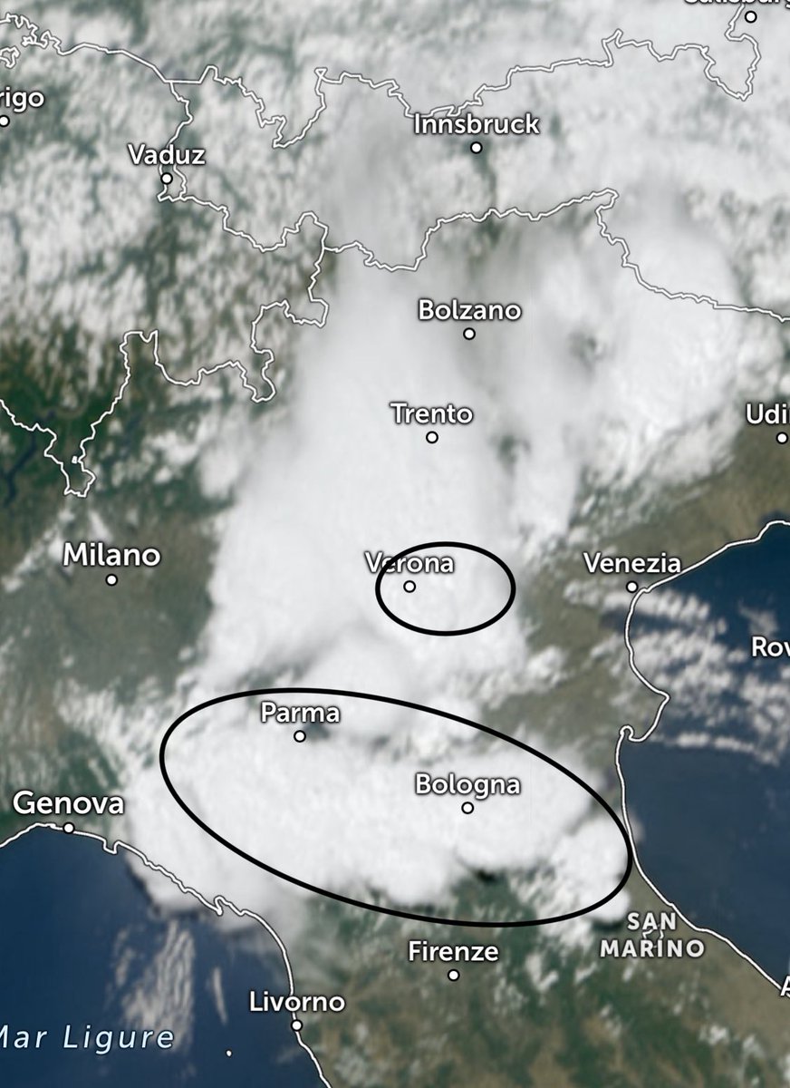 Daniele_V94's tweet photo. Dall’immagine 🛰️ di https://t.co/5XInY83hSV vi ho messo negli ovali i temporali più intensi. Al momento risultano certamente grandinigeni (grossa >5 cm vista l’energia in gioco) tra pedemontana e pianura emiliana e romagnola più tardi.

⚠️ prox ore anche area lungo asta Po. https://t.co/mFJo4Q8pYP