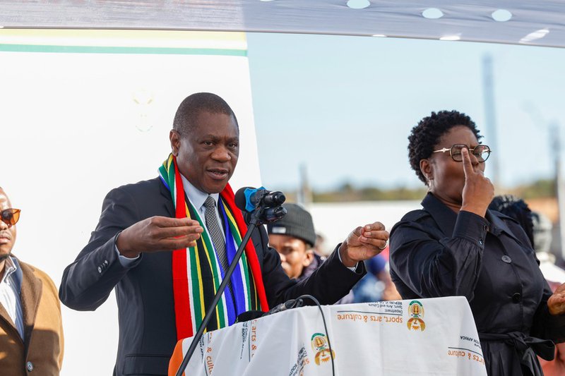Mashatile: Youth unemployment a 'moral emergency'

tinyurl.com/35z53j4c