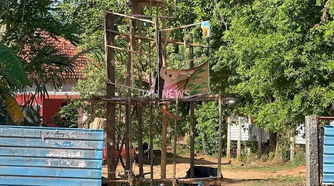SethFromColombo's tweet photo. 🕉️Tamil hindu mobs have vandalized a Buddhist Poson Pandal created by Some Tamil kids in northern Sri Lanka .

Whats wrong with racist tamil hindus. Why do they go crazy seeing an image of buddha ,buddhist temple or a monk?

Tamil hindu barbarism and chauvinism must be ended https://t.co/lTd1RXnxW7