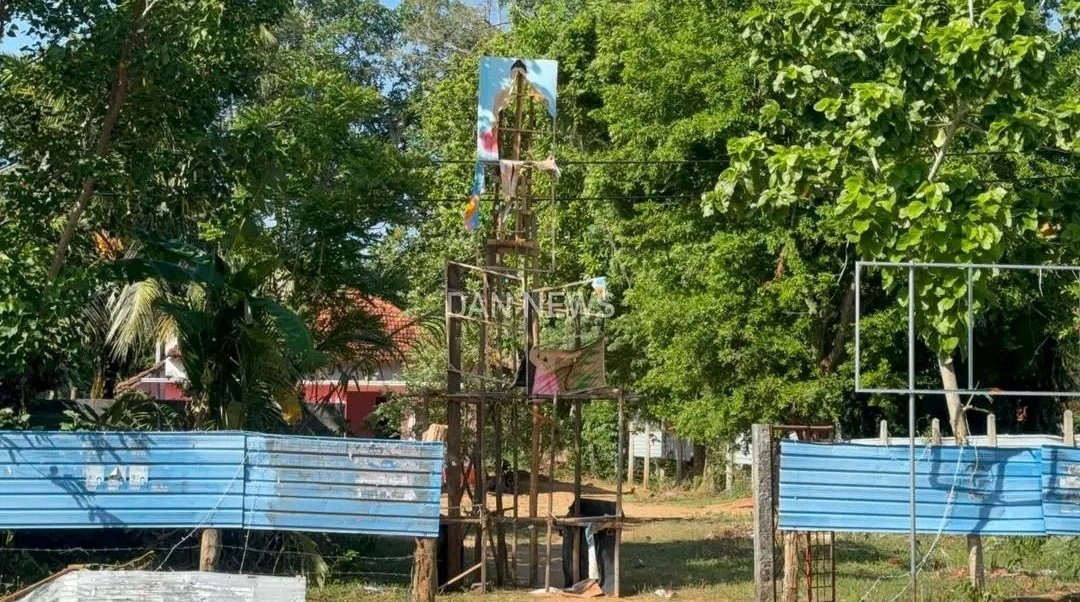 SethFromColombo's tweet photo. 🕉️Tamil hindu mobs have vandalized a Buddhist Poson Pandal created by Some Tamil kids in northern Sri Lanka .

Whats wrong with racist tamil hindus. Why do they go crazy seeing an image of buddha ,buddhist temple or a monk?

Tamil hindu barbarism and chauvinism must be ended https://t.co/lTd1RXnxW7