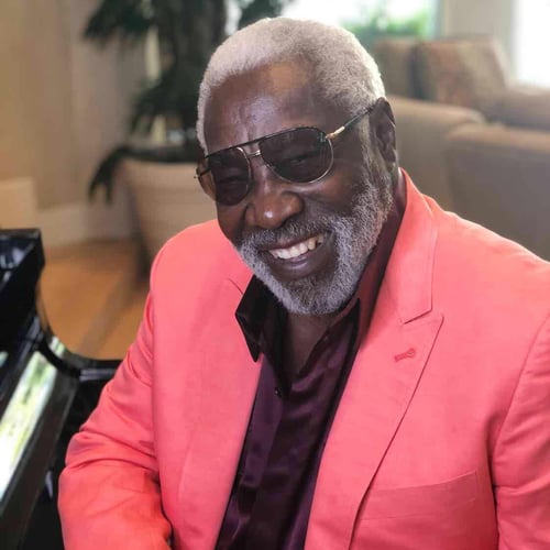 Lizzs_Lockeroom's tweet photo. Happy 83rd Birthday to the legendary, Eddie Levert 🎉🎊🥳 https://t.co/qhwpSRVT5n