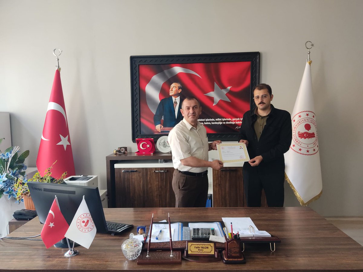 patnos_ilce's tweet photo. Aydın İli Köşk İlçesine atanan İlçe Kaymakamımız Hasan Taş'a personelimize verdiği başarı belgelerinden dolayı teşekkür eder, yeni görev yerinde başarılar dileriz. @TCNufus @AgriValilik @agrinufus @Fatihya004 https://t.co/CMlNNqywOV