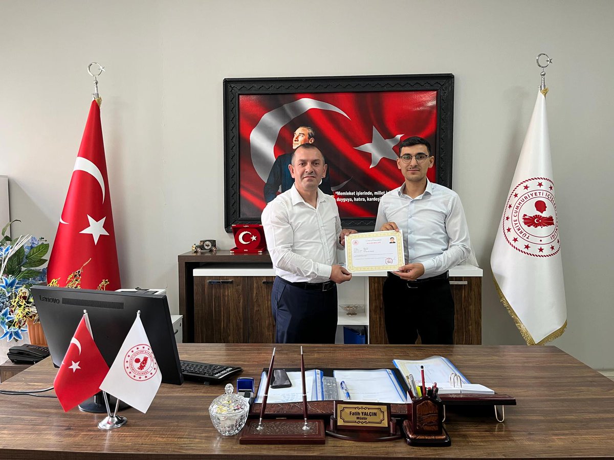 patnos_ilce's tweet photo. Aydın İli Köşk İlçesine atanan İlçe Kaymakamımız Hasan Taş'a personelimize verdiği başarı belgelerinden dolayı teşekkür eder, yeni görev yerinde başarılar dileriz. @TCNufus @AgriValilik @agrinufus @Fatihya004 https://t.co/CMlNNqywOV