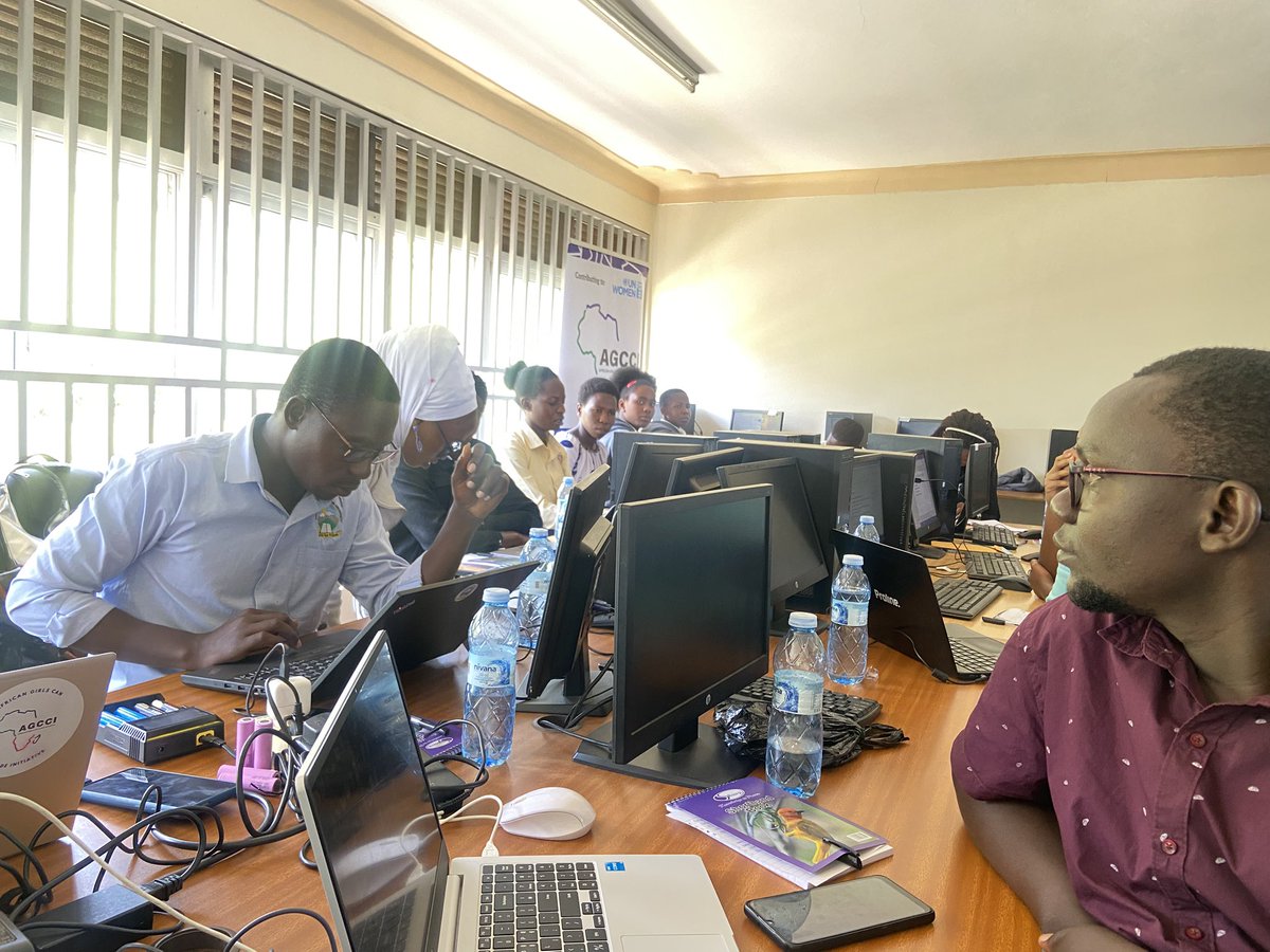 XandraTzandrah's tweet photo. Western Uganda, we're here.👩‍💻
We've launched a 10-day #AGCCIAfrica_1 Coding Camp at Mountains of the Moon University in Fort Portal with 60 incredible girls ready to dive into coding and digital skills.

One region at a time, we’re unlocking potential through tech.
#CodingGirlsUG https://t.co/sFF0UUkpqN