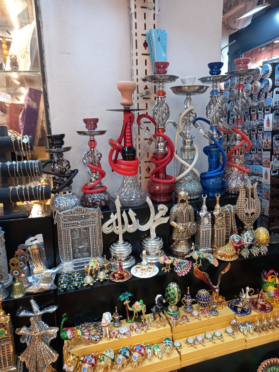 MarthaLievano4's tweet photo. De compras. #GranBazar #TeTurco #Narguile #Istanbul #Turkey https://t.co/04gK0IxwjO